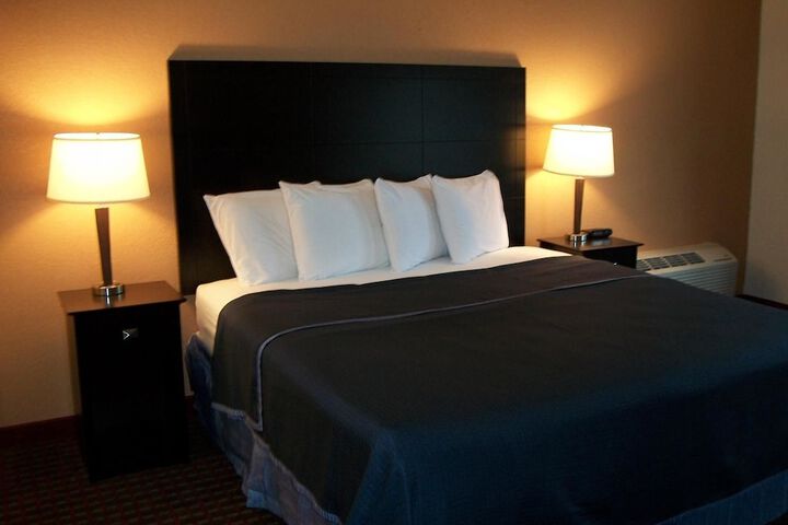 Room 5 of 12