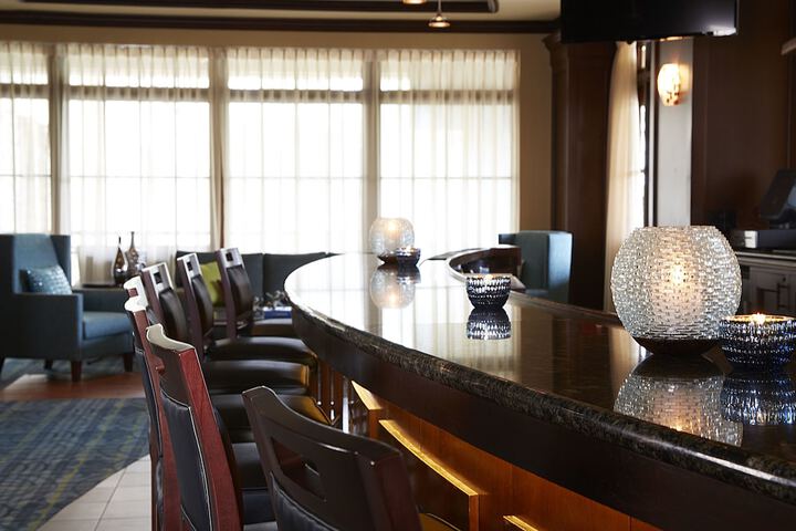 Lounge 102 of 127