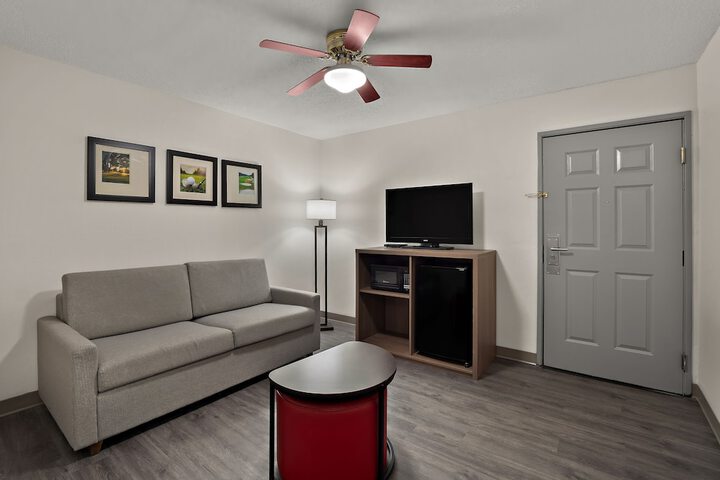 Room 16 of 28