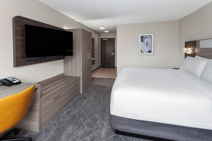 Holiday Inn Express & Suites Reedsburg - Dells Area by IHG