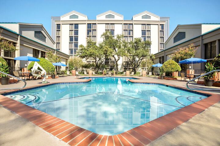 DoubleTree by Hilton Dallas - DFW Airport North