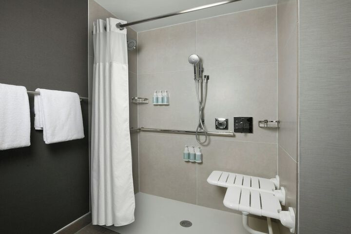 Courtyard by Marriott Detroit Troy