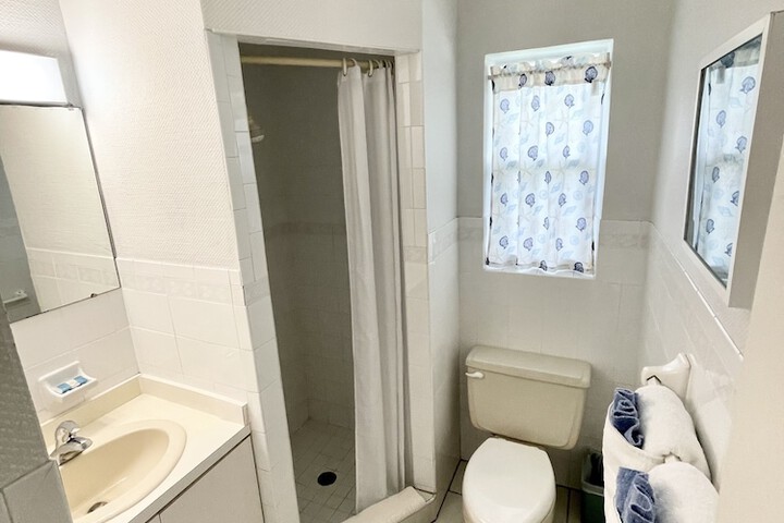 Room 32 of 98