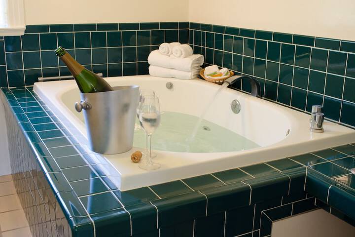 Hot Tub 57 of 59