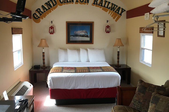 Room 32 of 61