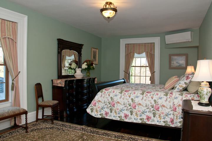 Room 25 of 29