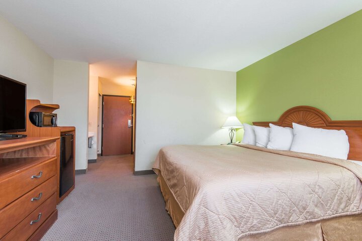 Room 9 of 18