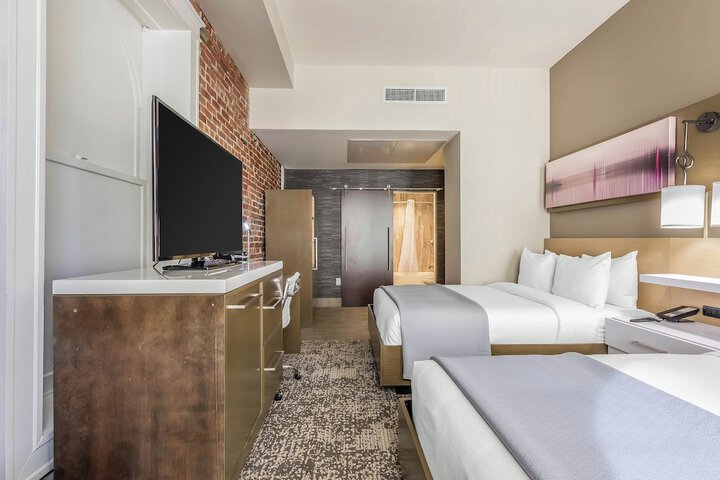 Hu. Hotel