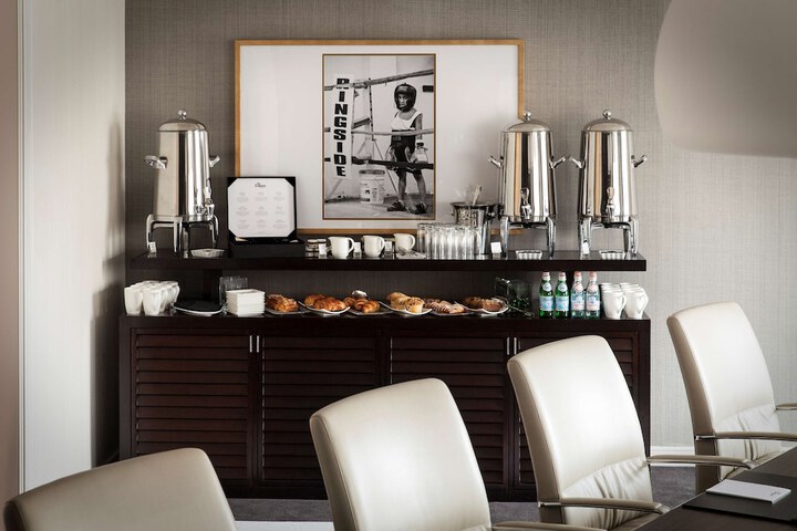 The Logan Philadelphia Curio Collection by Hilton