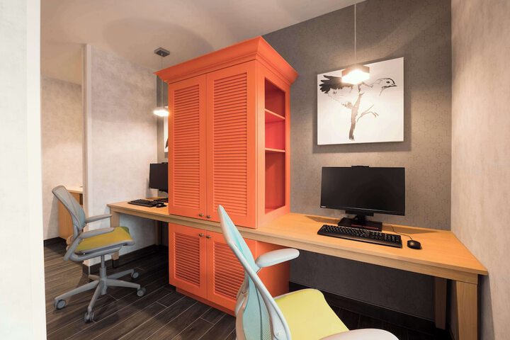 Business Center 44 of 44