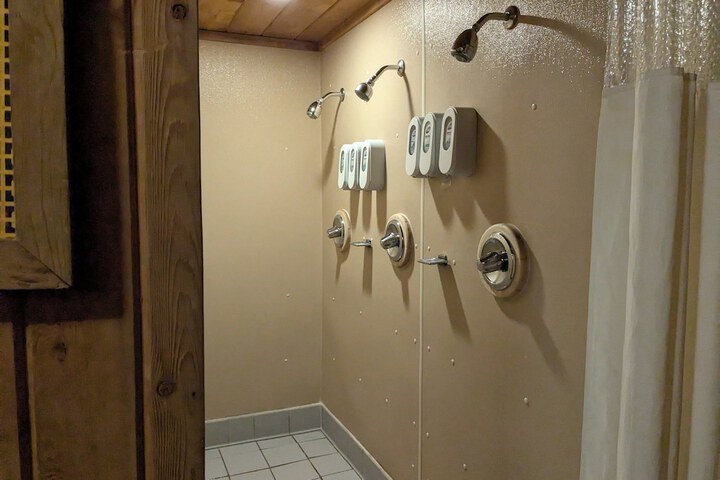 Magnuson Hotel Copper Crown
