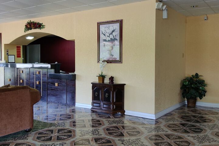 Countryside Inn & Suites