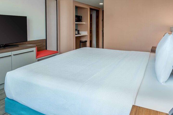 Room 10 of 26