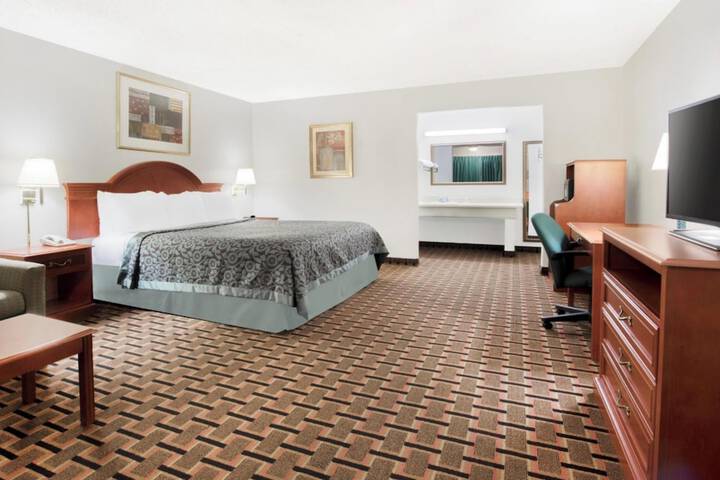 Room 8 of 17