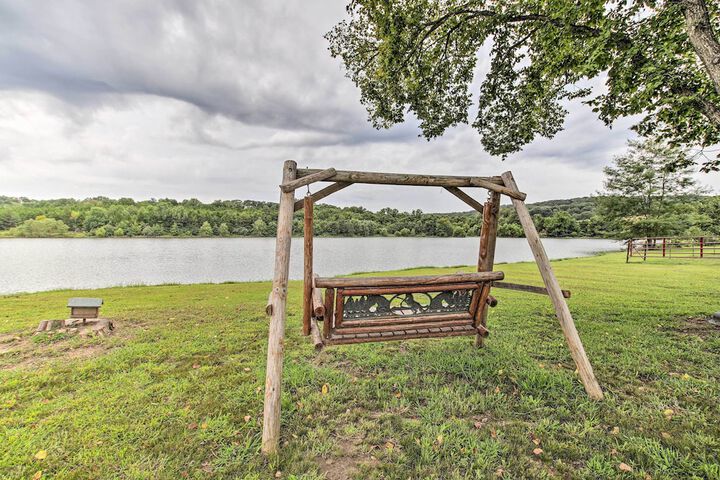 Lakefront Studio Guest Home on Hermann Wine Trail!