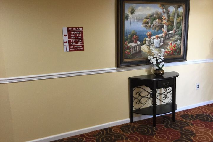 Ballroom/Hall 34 of 36