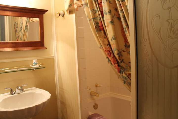 Room 28 of 104