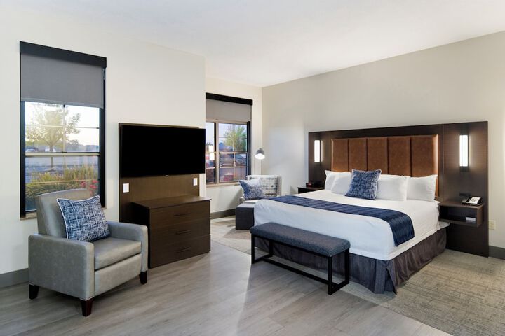 Clubhouse Hotel Suites Sioux Falls