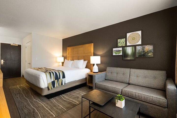 Room 16 of 60