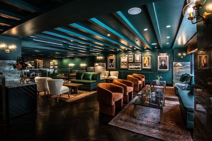 Lounge 47 of 55