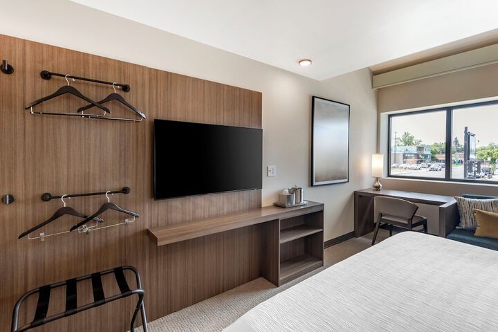 Room 12 of 33