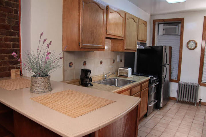 UPPER YORKVILLE SUITES