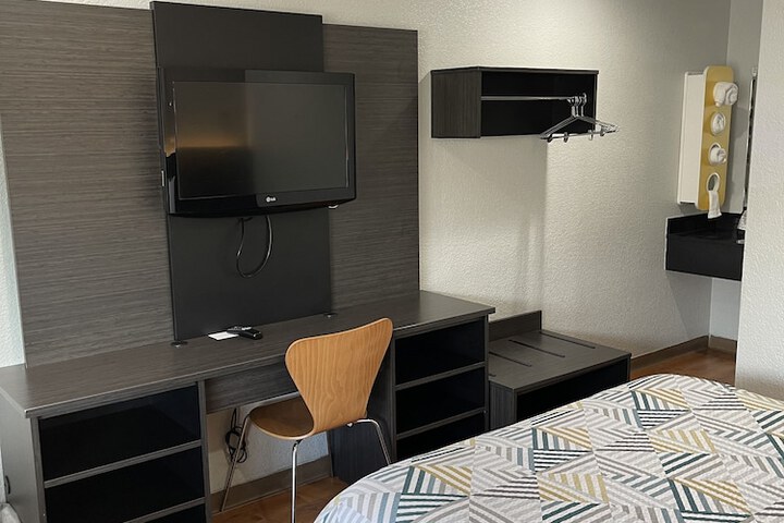 Room 18 of 21