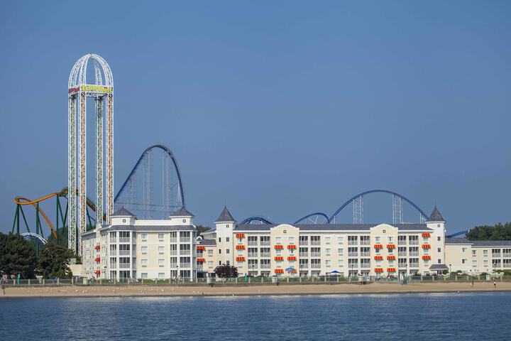 Cedar Points Hotel Breakers