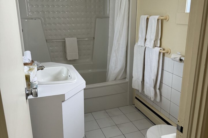 Room 32 of 75