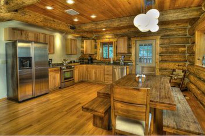 Tall Timbers Lodge Cabin with Hot Tub
