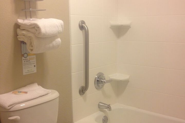 Room 14 of 32