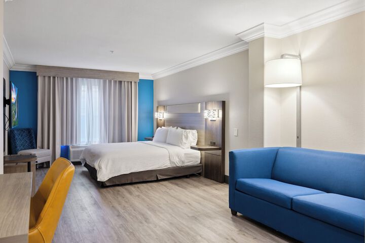 Holiday Inn Express Hotel & Suites Vacaville by IHG