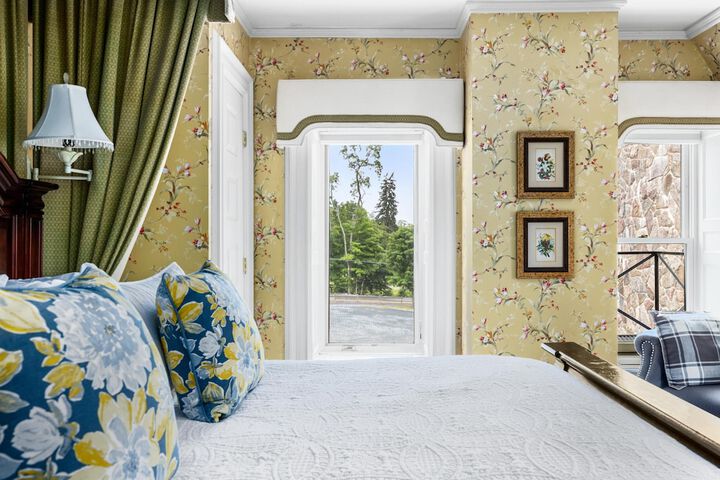 Room 83 of 123