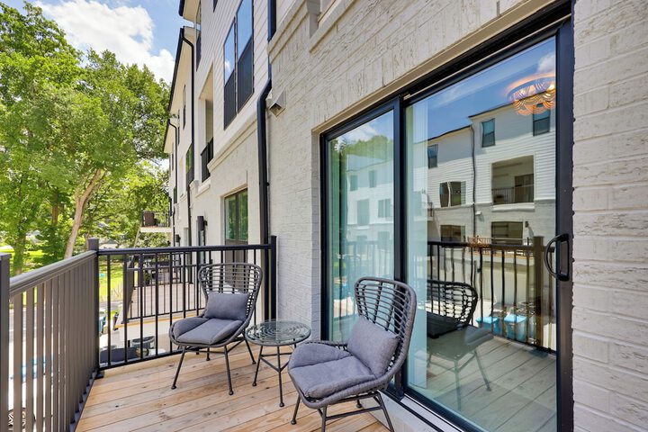 Modern Downtown Apt w / Balcony in Wake Forest!