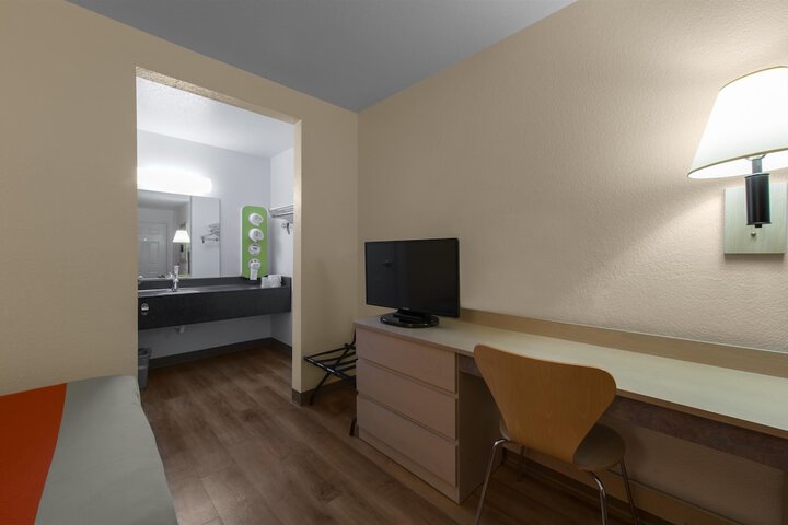 Room 33 of 47