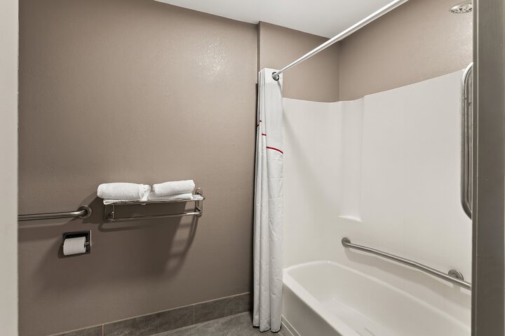 Room 21 of 34