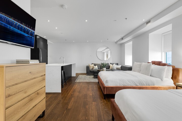 Room 44 of 73