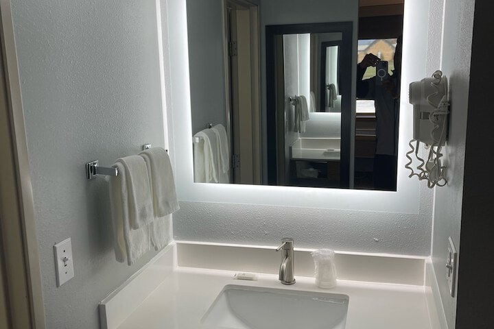 Room 21 of 38