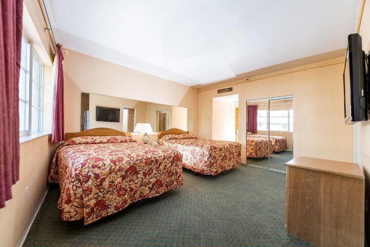 Room 12 of 33