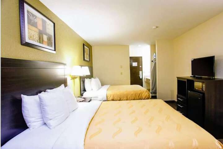 Room 7 of 12