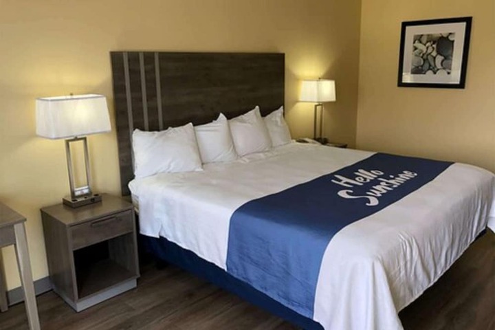Room 15 of 20