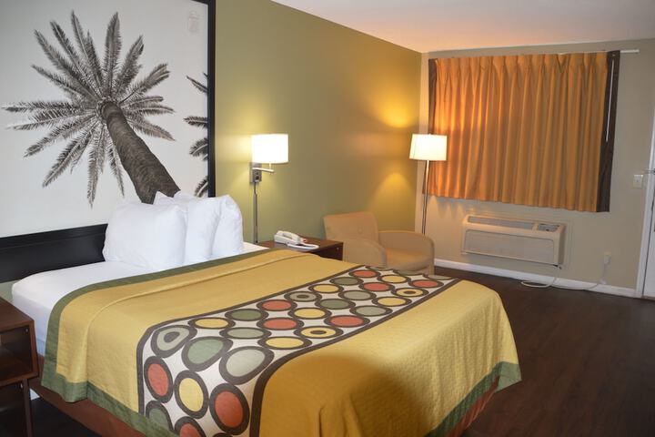 Room 16 of 33