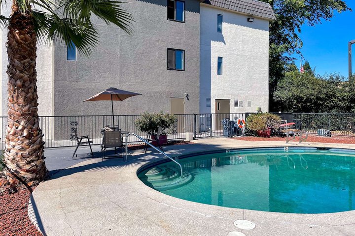 Pool 8 of 34