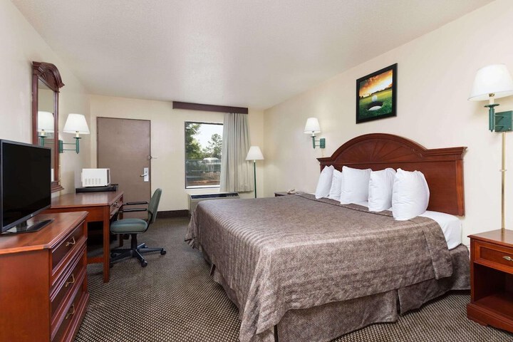 Room 8 of 26