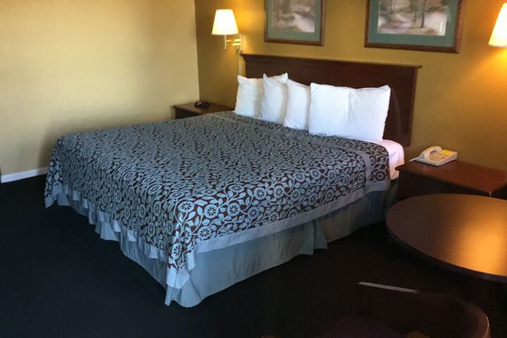 Room 11 of 18