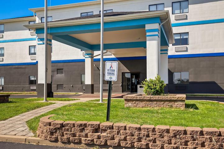 Days Inn by Wyndham Collinsville / St. Louis