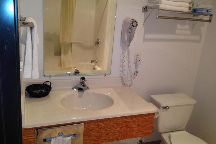 Budget Host Caribou Inn