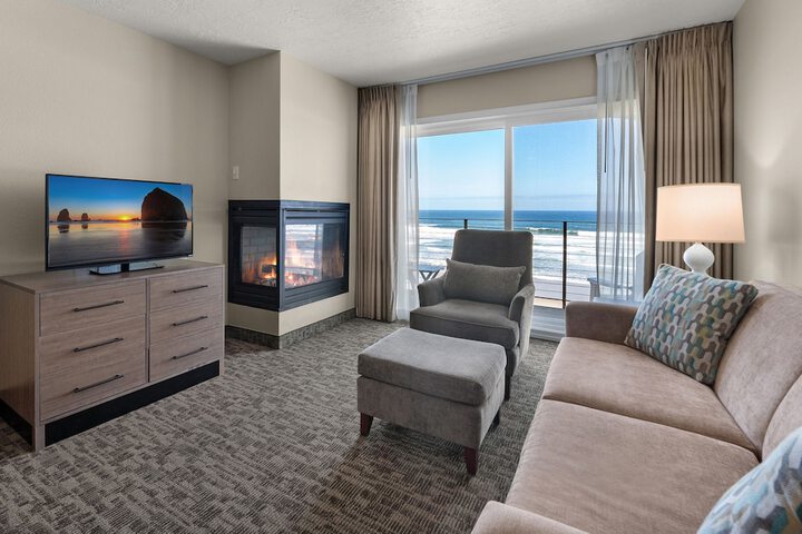 Pelican Shores Inn