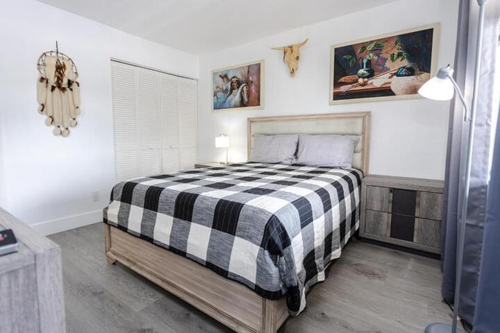 Bass & Sun Condominium 2 / 2 Bedroom