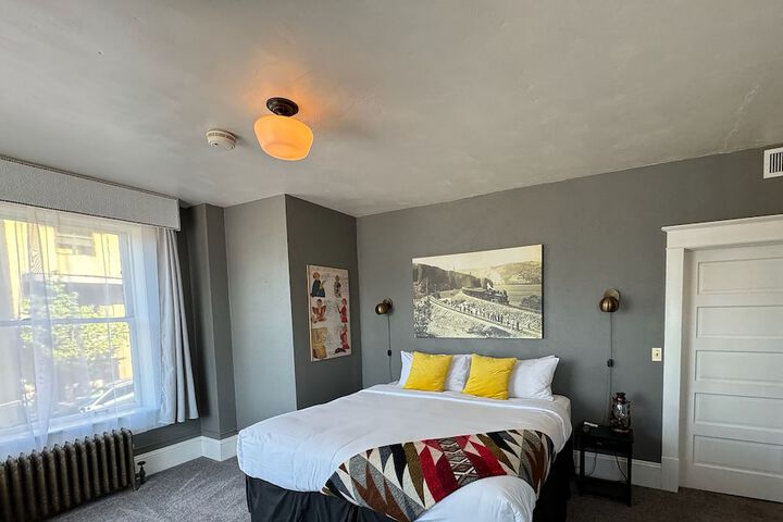 Room 40 of 77